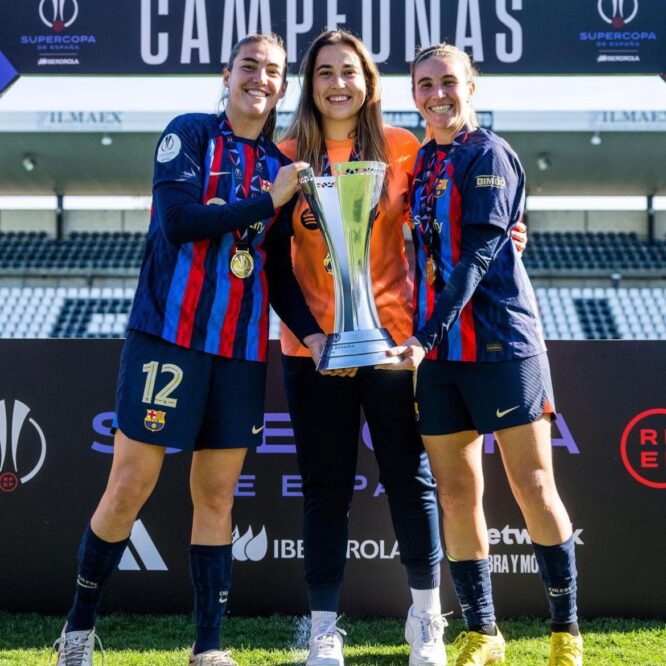 Las tres mallorquinas celebrando la Supercopa (Fotografía vía Instagram @patri8guijarro)